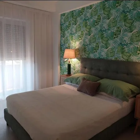 Donna Lucia Nápoles