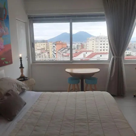 Donna Lucia Nápoles